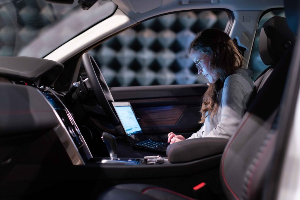 Find self-confidence online through online therapy from the privacy of your car