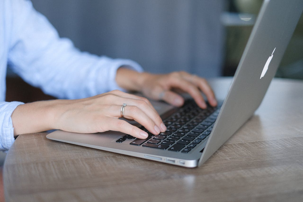 How to Find Self-Confidence Online
